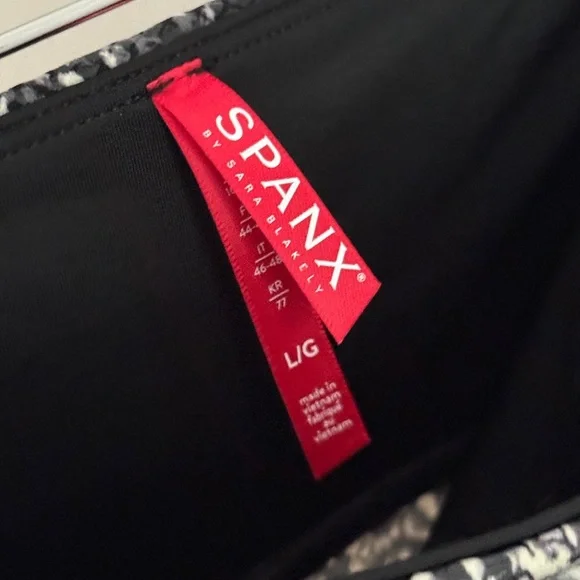 NWT Spanx Faux Leather Snakeskin Shine Print Leggings Grey Black‎ Size Large - Picture 10 of 14
